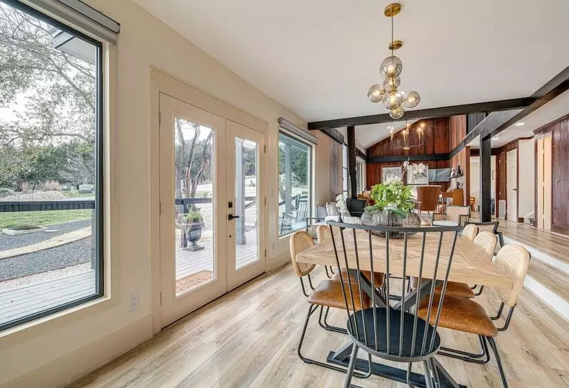 Lago Vista Home W/ Putting Green, Pool, & Jacuzzi