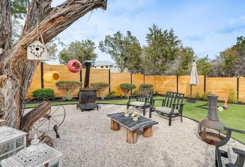 Lago Vista Home W/ Putting Green, Pool, & Jacuzzi