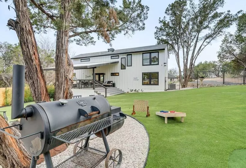 Lago Vista Home W/ Putting Green, Pool, & Jacuzzi
