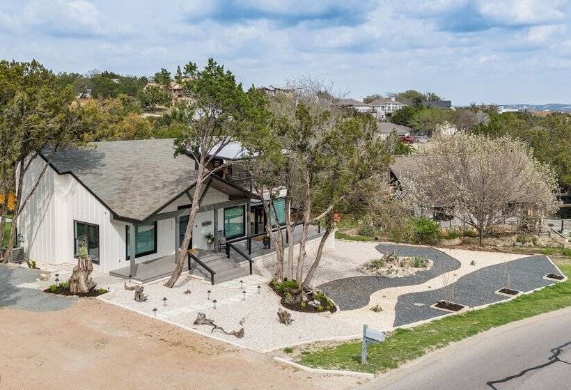 Lago Vista Home W/ Putting Green, Pool, & Jacuzzi