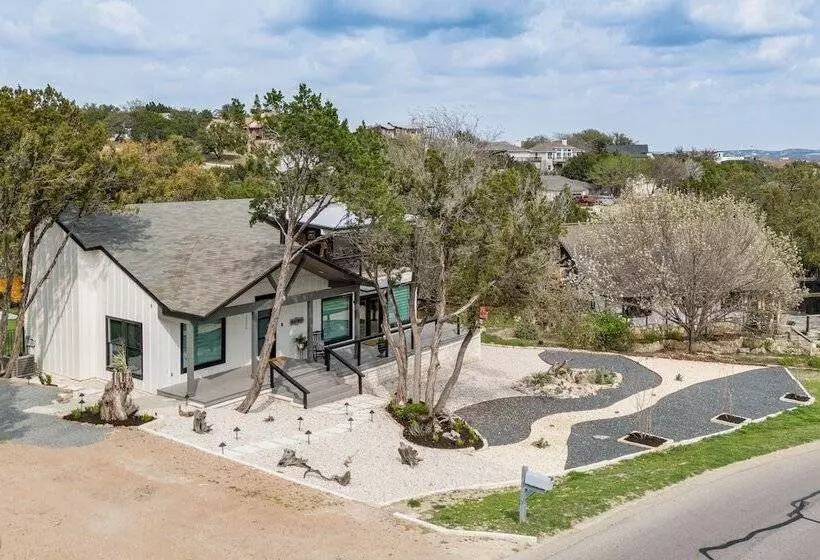 Lago Vista Home W/ Putting Green, Pool, & Jacuzzi