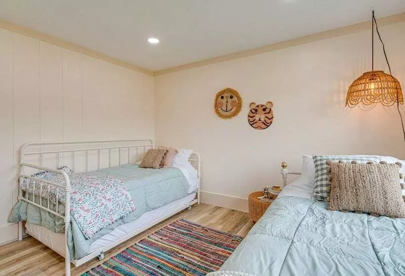 Lago Vista Home W/ Putting Green, Pool, & Jacuzzi