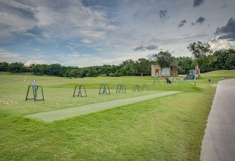 Lago Vista Home W/ Putting Green, Pool, & Jacuzzi