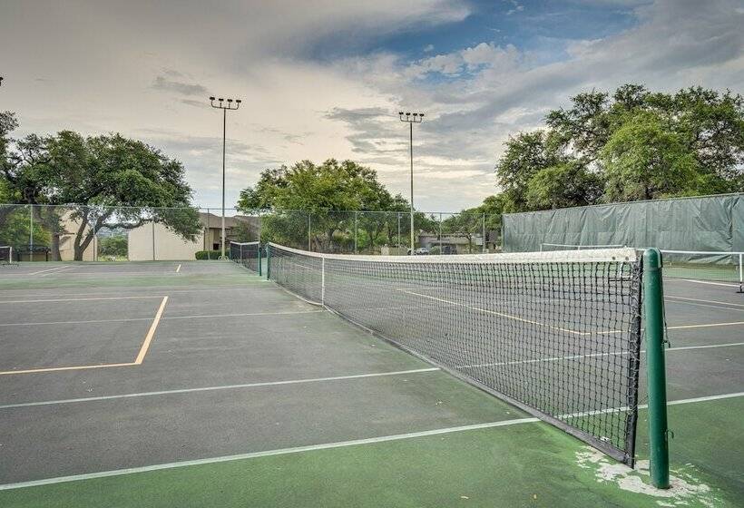 Lago Vista Home W/ Putting Green, Pool, & Jacuzzi