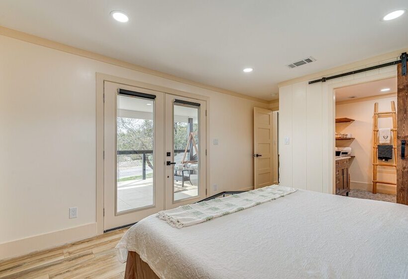 Lago Vista Home W/ Putting Green, Pool, & Jacuzzi