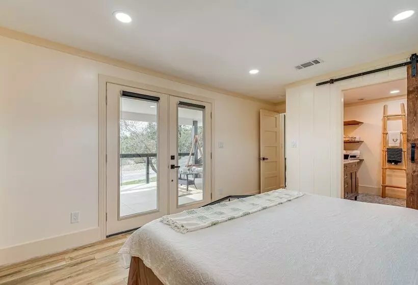 Lago Vista Home W/ Putting Green, Pool, & Jacuzzi