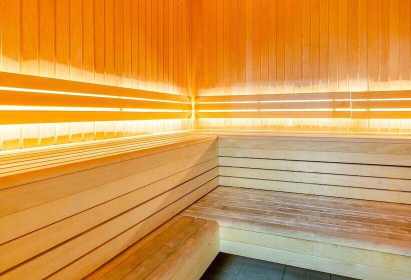 Late Rooms At North Devon Resort