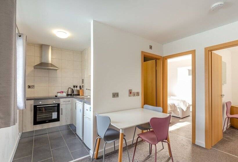 Late Rooms At North Devon Resort