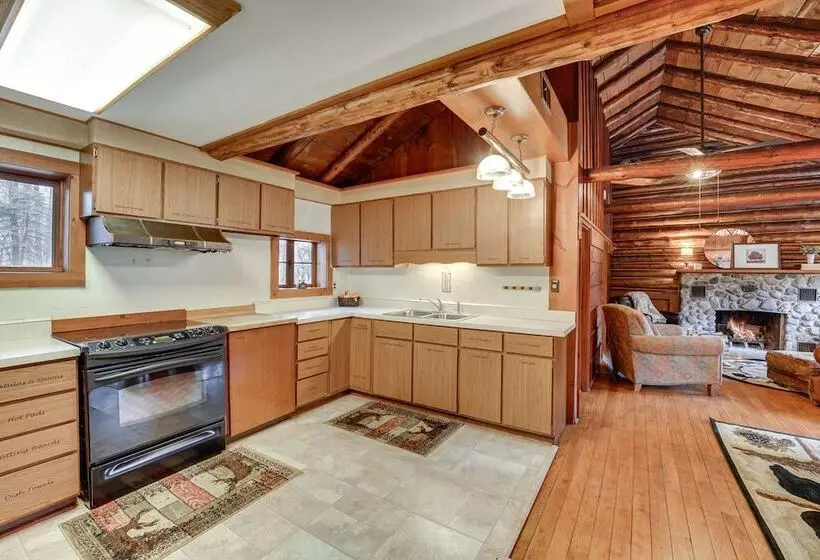 Michigan Log Cabin W/ Pere Marquette River Views