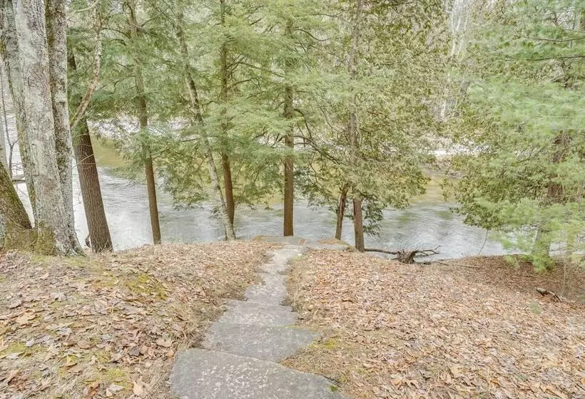 Michigan Log Cabin W/ Pere Marquette River Views