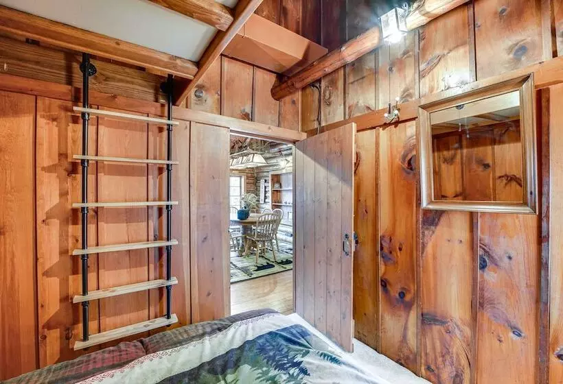 Michigan Log Cabin W/ Pere Marquette River Views