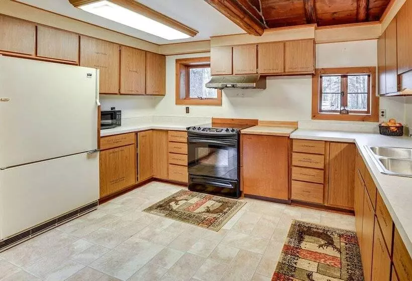 Michigan Log Cabin W/ Pere Marquette River Views