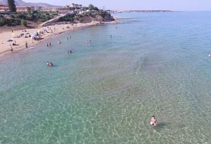 پانسیون Avola Opera House