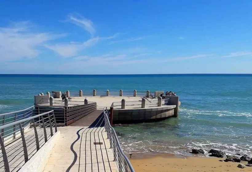 پانسیون Avola Opera House