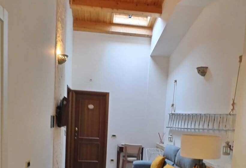 پانسیون Avola Opera House