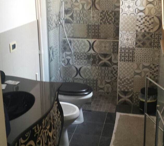 پانسیون Avola Opera House