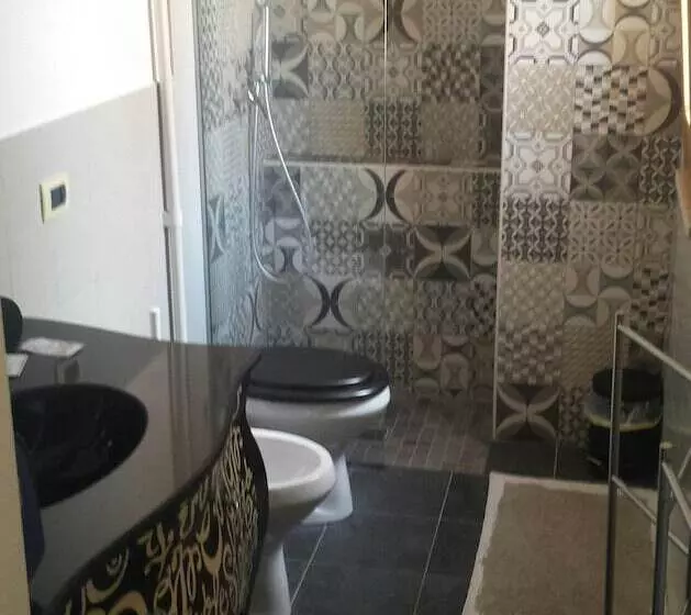 پانسیون Avola Opera House