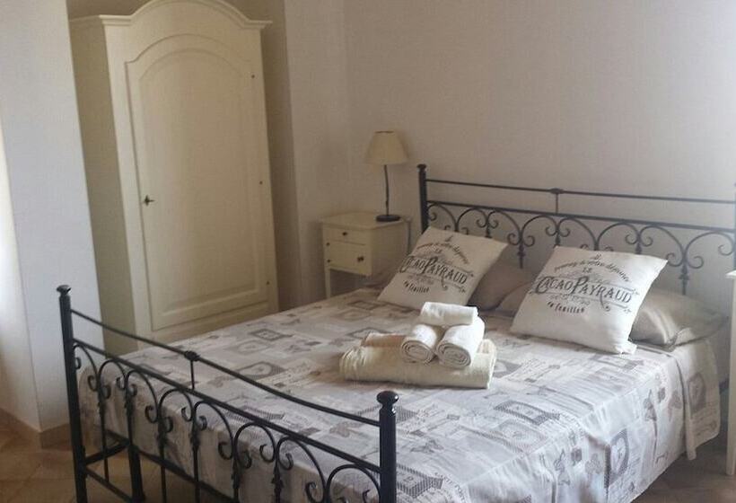 پانسیون Avola Opera House