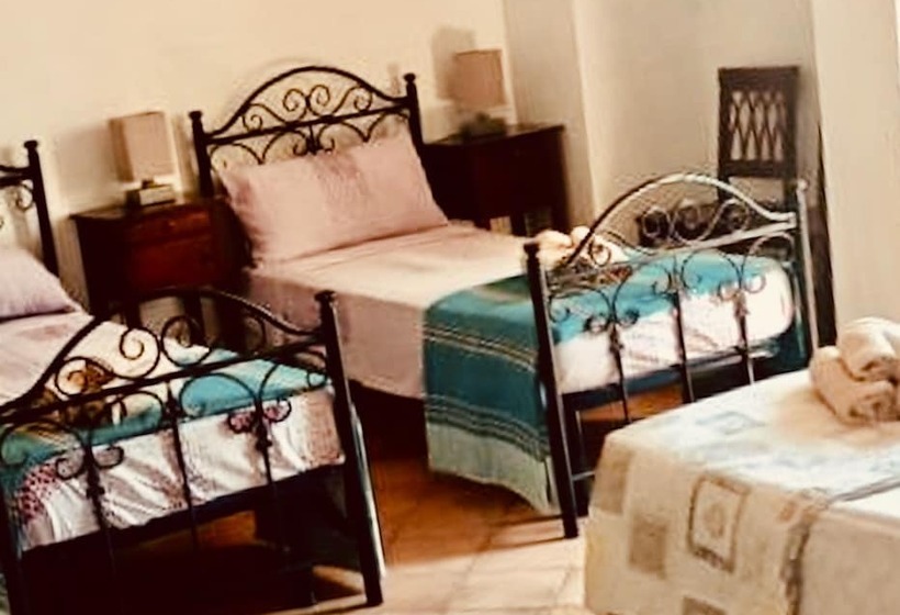 پانسیون Avola Opera House