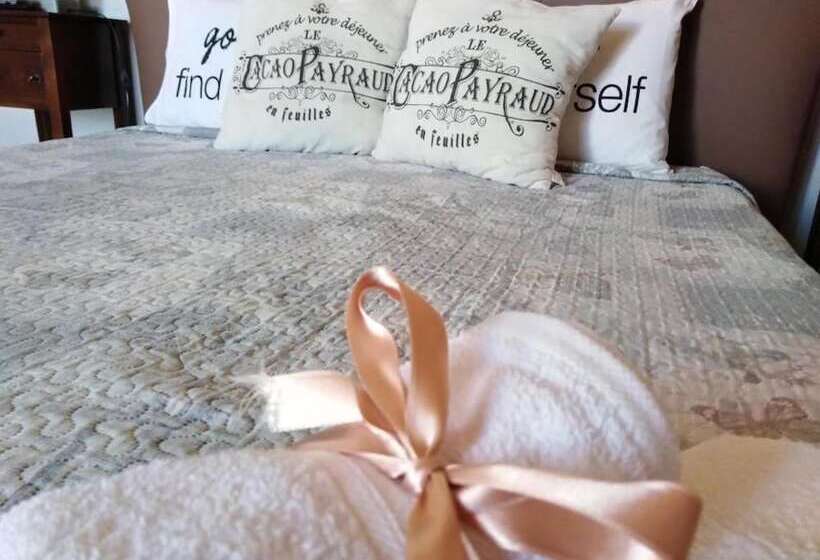 پانسیون Avola Opera House