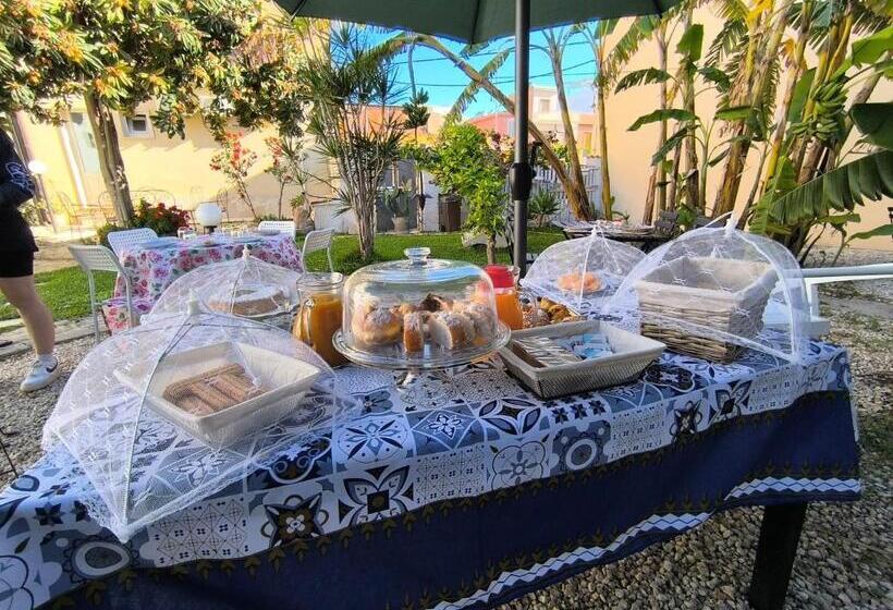 پانسیون Avola Opera House