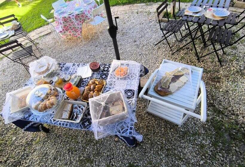 پانسیون Avola Opera House