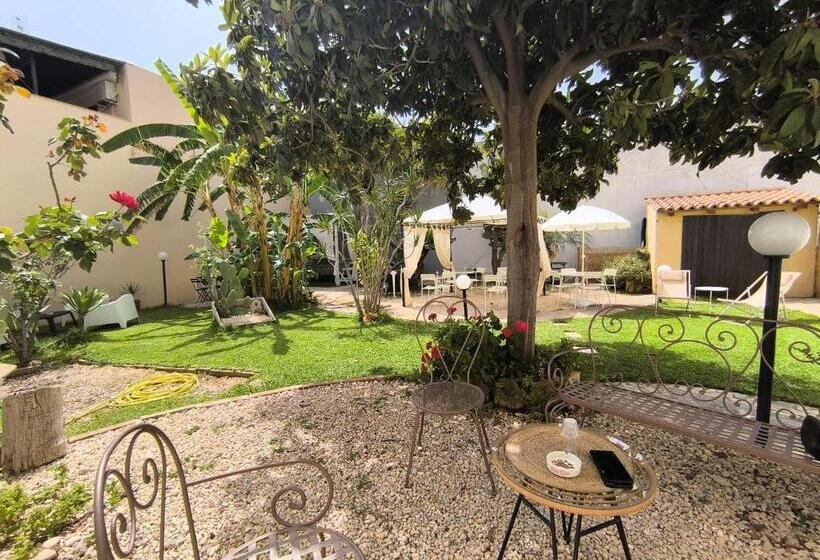 پانسیون Avola Opera House