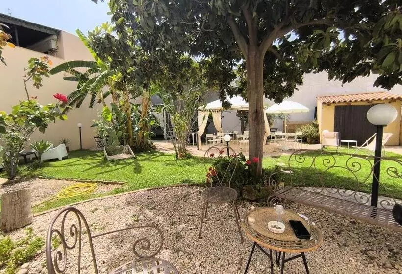 پانسیون Avola Opera House