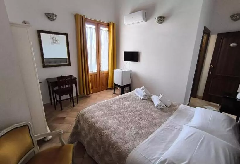 پانسیون Avola Opera House