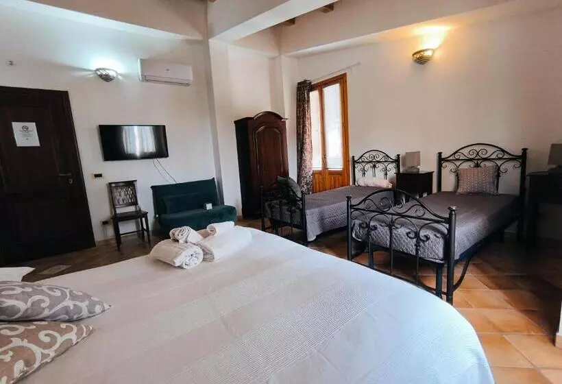 پانسیون Avola Opera House