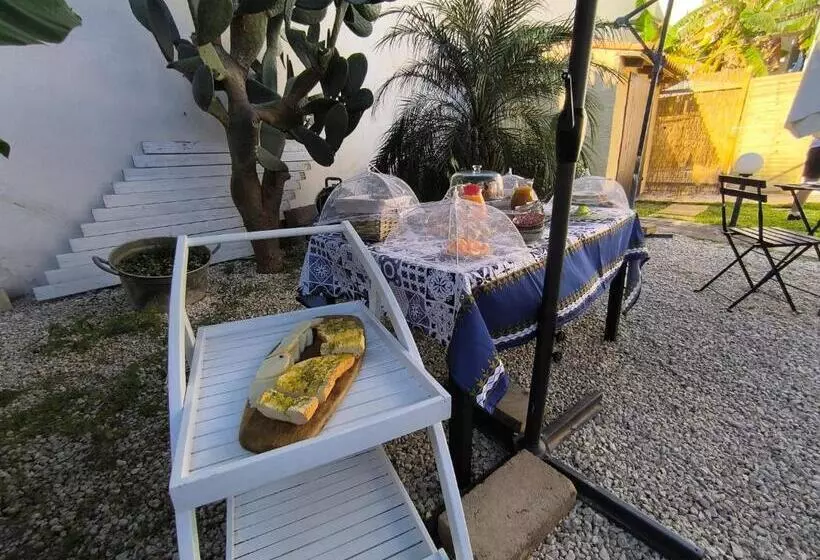 پانسیون Avola Opera House