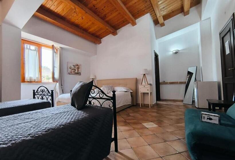 پانسیون Avola Opera House