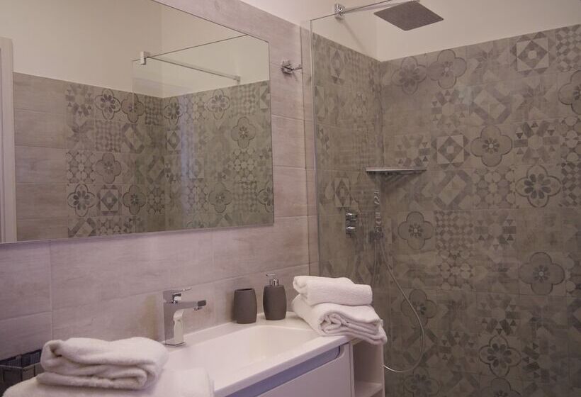 ペンション Our Guest House