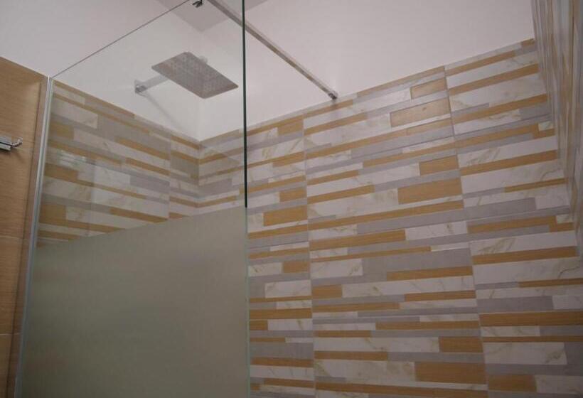 ペンション Our Guest House