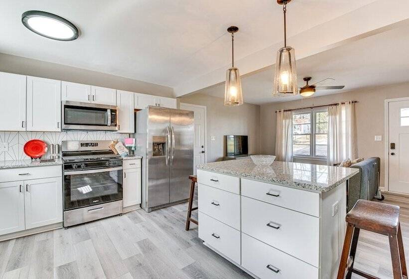 Pet Friendly Mableton Home W/ Grill & Fire Pit!