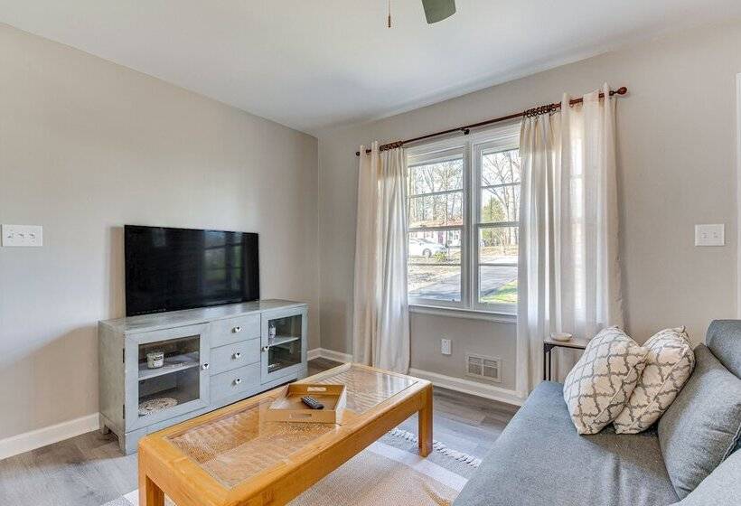 Pet Friendly Mableton Home W/ Grill & Fire Pit!