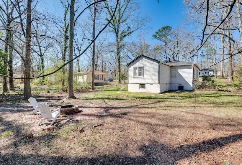 Pet Friendly Mableton Home W/ Grill & Fire Pit!