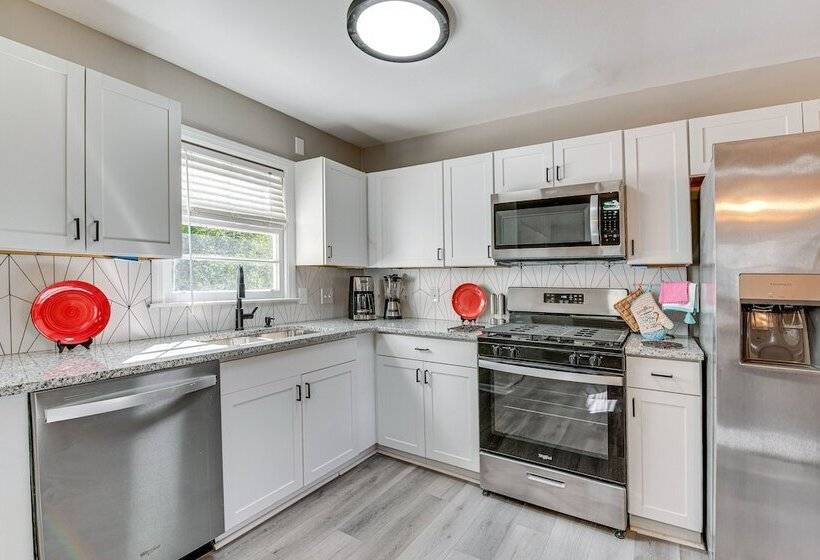 Pet Friendly Mableton Home W/ Grill & Fire Pit!