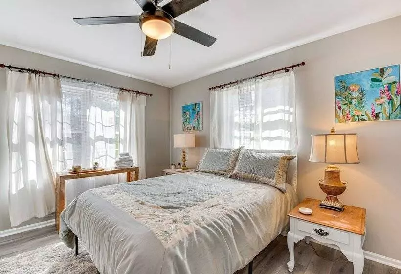 Pet Friendly Mableton Home W/ Grill & Fire Pit!