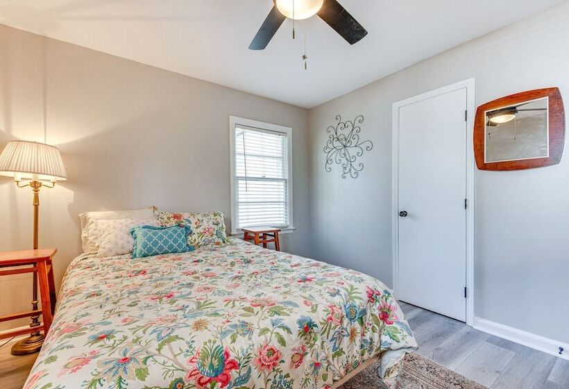 Pet Friendly Mableton Home W/ Grill & Fire Pit!