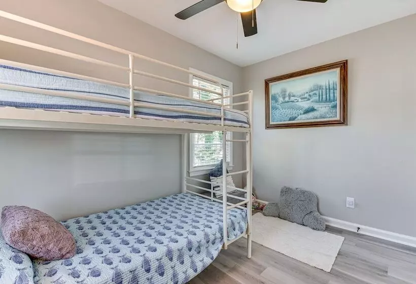 Pet Friendly Mableton Home W/ Grill & Fire Pit!