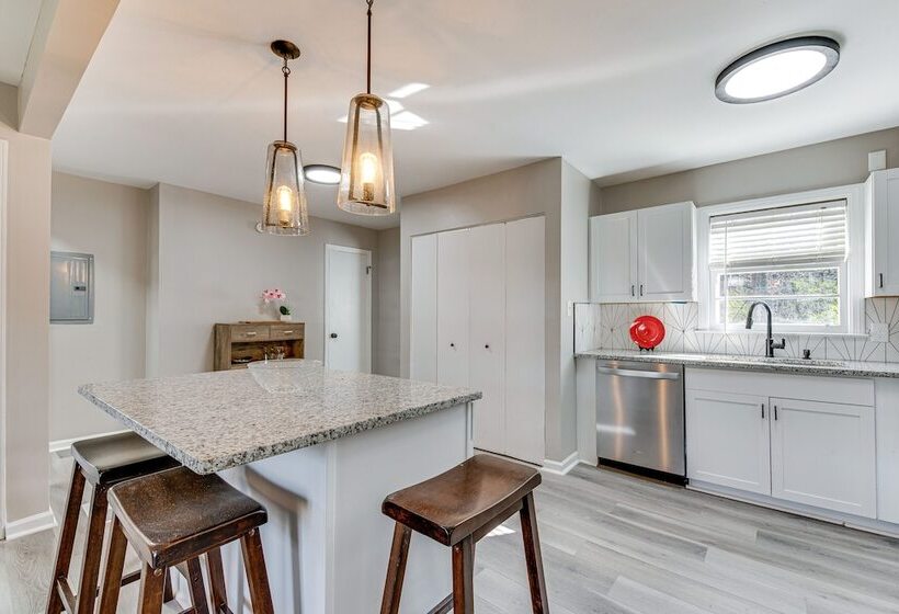 Pet Friendly Mableton Home W/ Grill & Fire Pit!