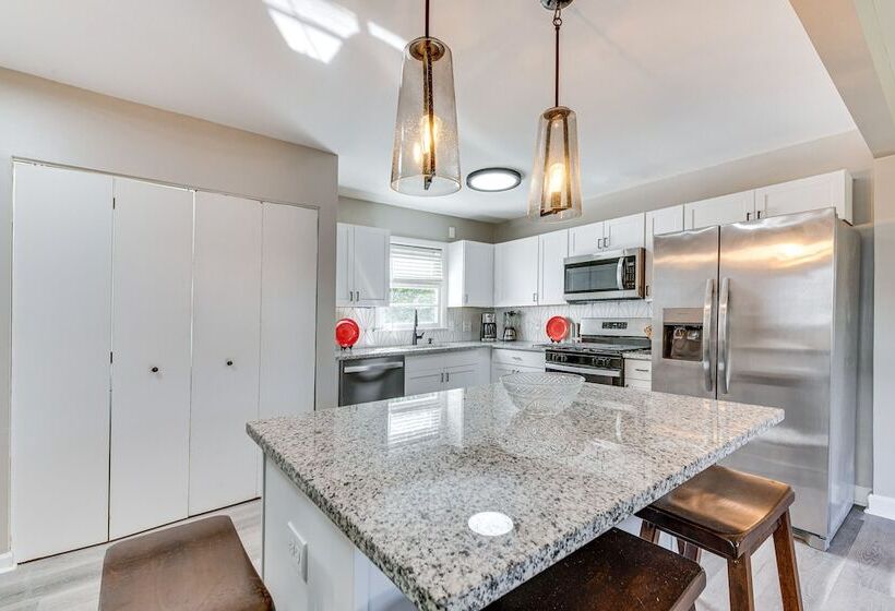 Pet Friendly Mableton Home W/ Grill & Fire Pit!