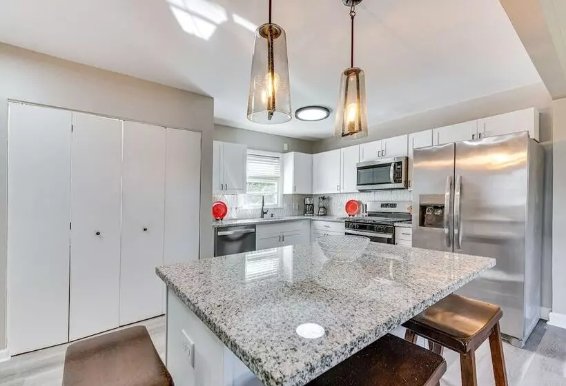 Pet Friendly Mableton Home W/ Grill & Fire Pit!