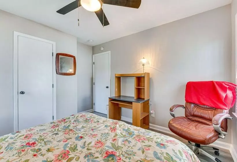 Pet Friendly Mableton Home W/ Grill & Fire Pit!