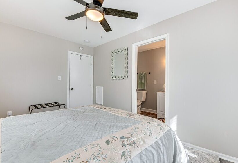 Pet Friendly Mableton Home W/ Grill & Fire Pit!