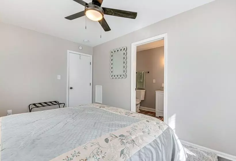 Pet Friendly Mableton Home W/ Grill & Fire Pit!