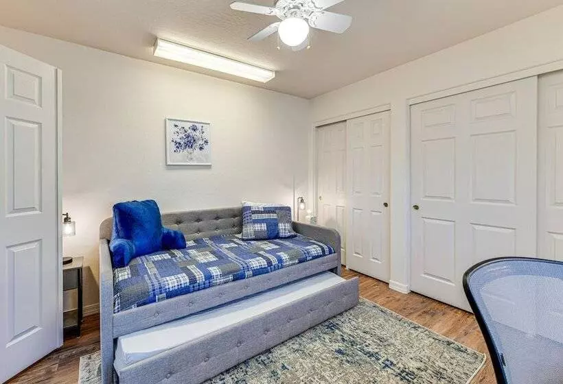 Quiet Chandler Home W/ Game Room, 2 Mi To Downtown