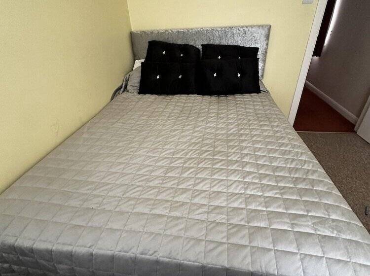 Residens Riverside Retreat   Luxurious 4 Bedroom House