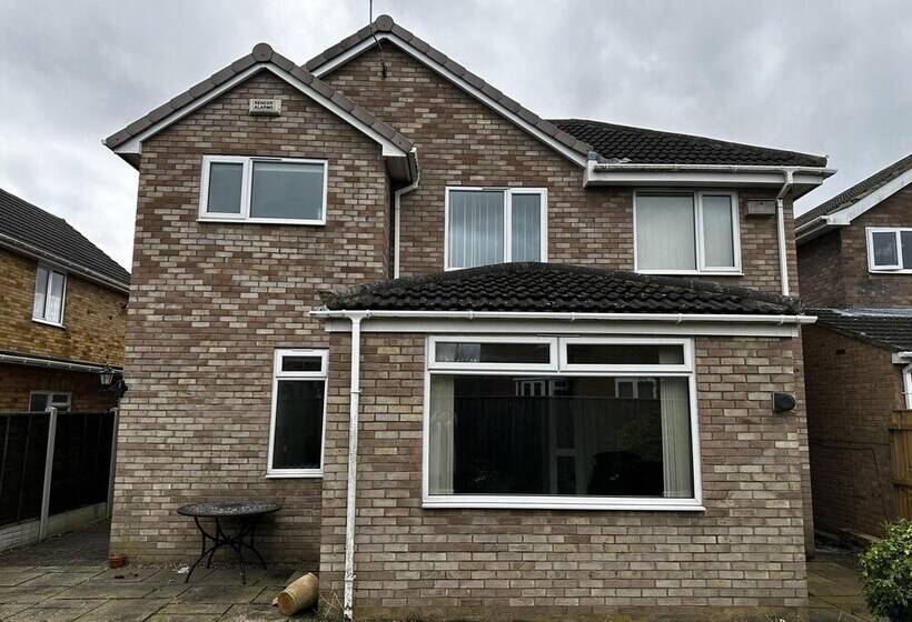 Residens Riverside Retreat   Luxurious 4 Bedroom House